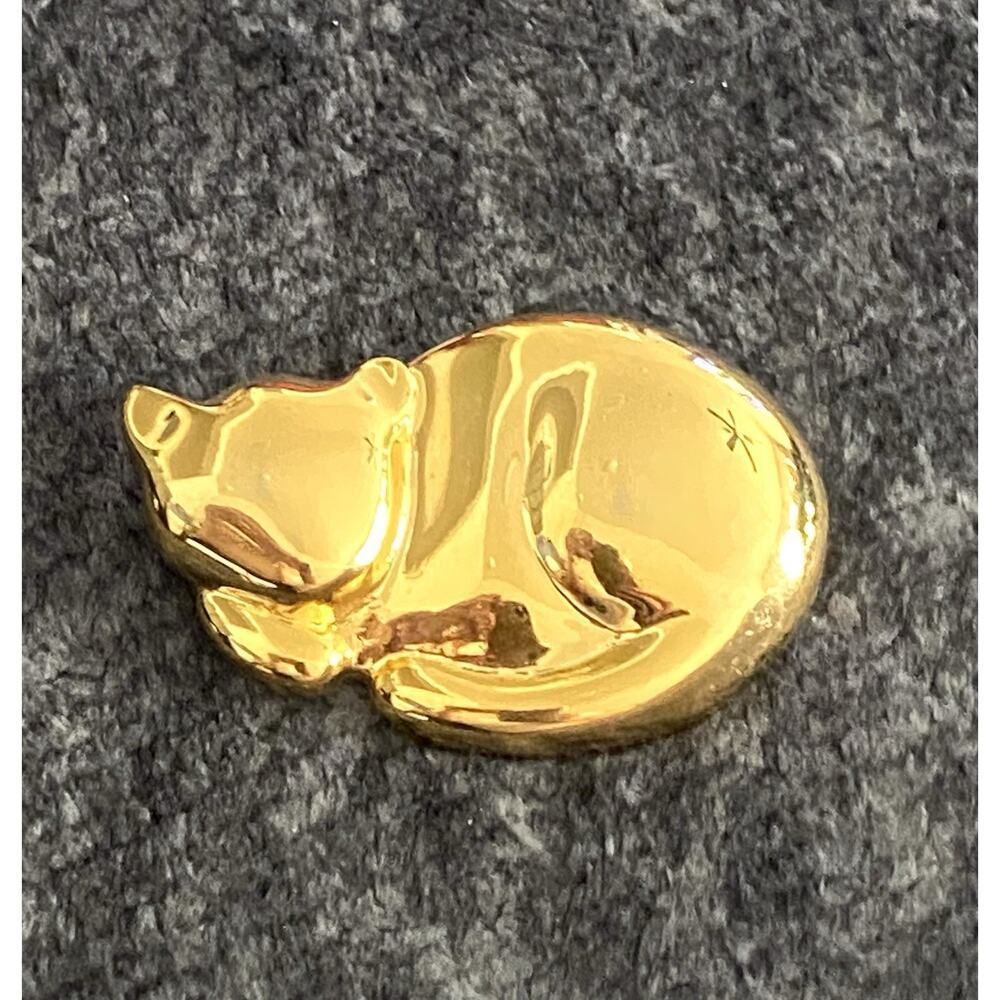 LIZ CLAIBORNE 1994 Sleeping Cat Kitty Animal Gold Tone Brooch Pin Vintage